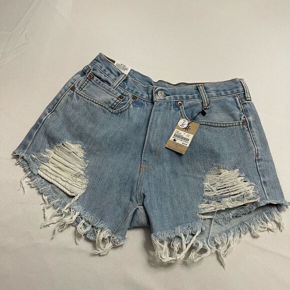 NWT Levi’s 505 507 Frayed Distressed Destroyed Denim Shorts Size 4 30” Waist New - Picture 1 of 11